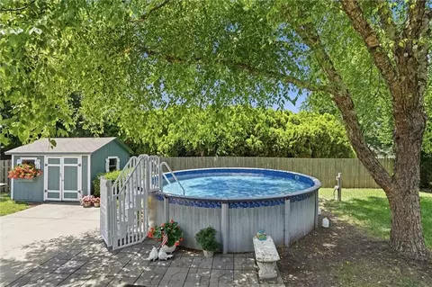 Exterior - 204 N Walker Dr, Raymore, MO 64083 photo 7 of 11