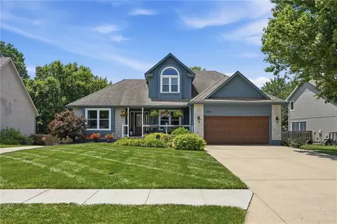 204 N Walker Dr, Raymore, MO 64083