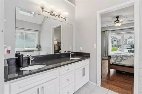 Bath - 204 N Walker Dr, Raymore, MO 64083 photo 4 of 7