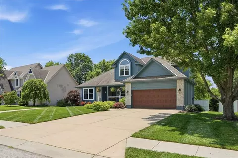 Exterior - 204 N Walker Dr, Raymore, MO 64083 photo 3 of 11