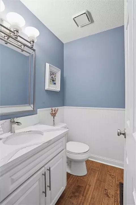 Bath - 204 N Walker Dr, Raymore, MO 64083 photo 1 of 7