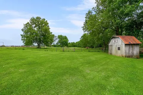 Exterior - 33309 Taylor Rd, Drexel, MO 64742 photo 9 of 10