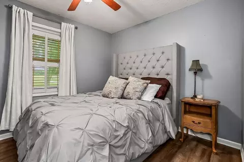Bedroom - 33309 Taylor Rd, Drexel, MO 64742 photo 2 of 3