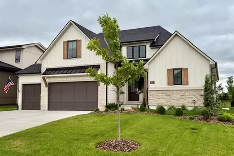 18604 Howe Dr, Overland Park, KS 66085