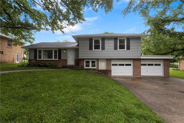 2907 Beck Rd, Saint Joseph, MO 64506
