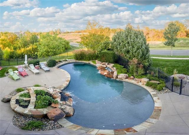9162 Cottonwood Canyon Dr, Lenexa, KS 66219