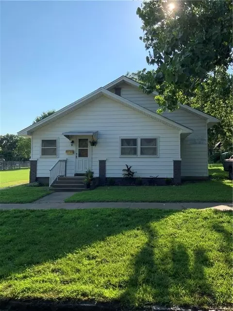 816 N Sycamore, Iola, KS 66749