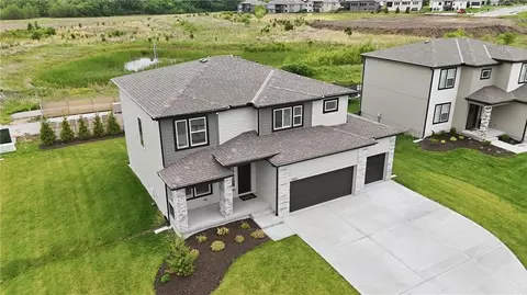 500 SW Chavis Dr, Blue Springs, MO 64064