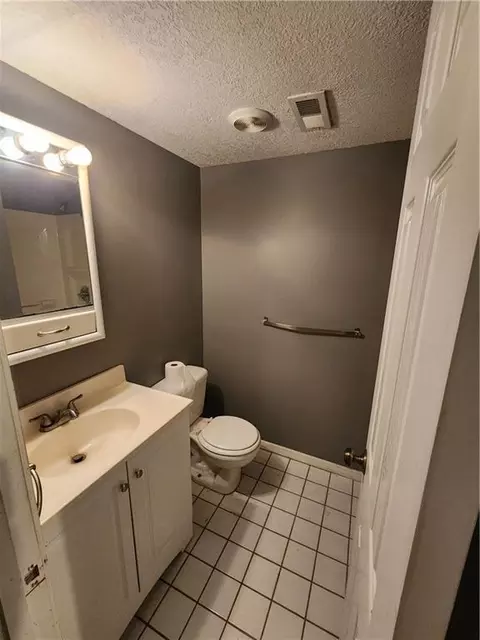 Bath - 3906 E 123 Ter, Grandview, MO 64030 photo 3 of 5