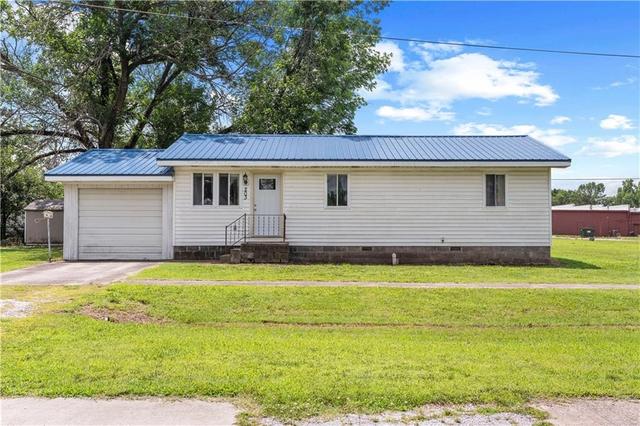 203 W 207 W Market St, Sheldon, MO 64784