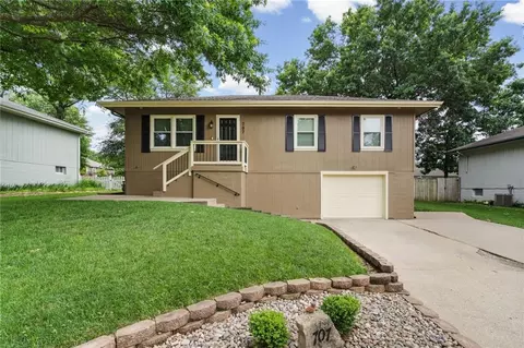 707 Ann Ave, Harrisonville, MO 64701