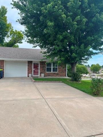 105 Basswood Ct, Smithville, MO 64089
