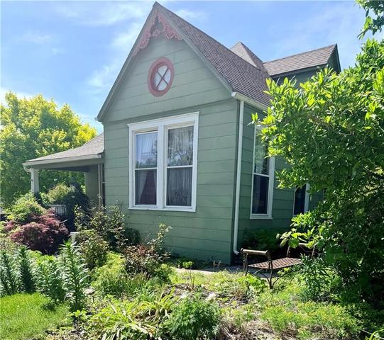 547 Main St, Weston, MO 64098