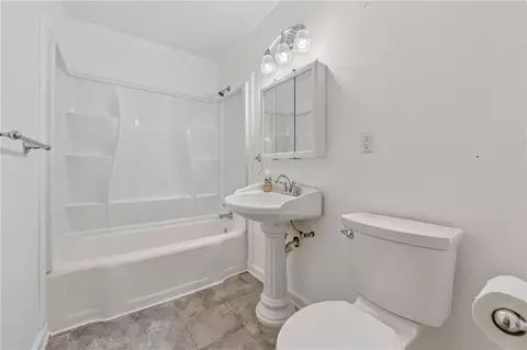 Bath - 11602 E 37th St, Independence, MO 64052 photo 1 of 1