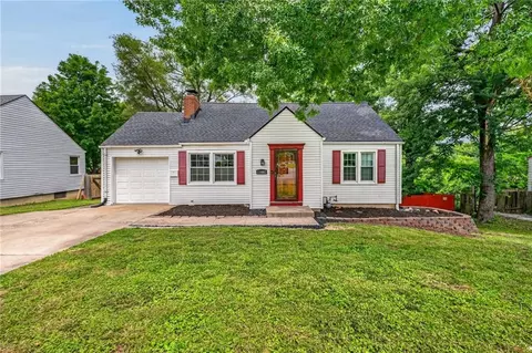 11602 E 37th St, Independence, MO 64052