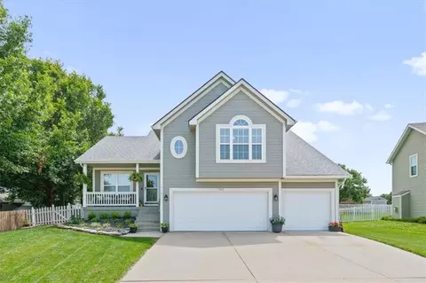 707 Joseph St, Liberty, MO 64068