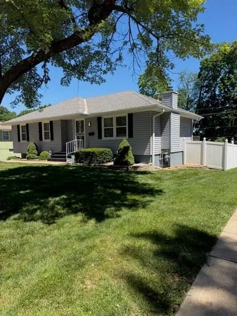 Exterior - 15218 E 33rd St, Independence, MO 64055 photo 2 of 6