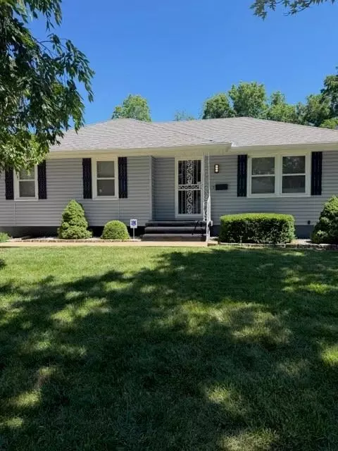 Exterior - 15218 E 33rd St, Independence, MO 64055 photo 6 of 6