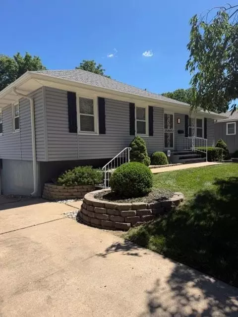 15218 E 33rd St, Independence, MO 64055