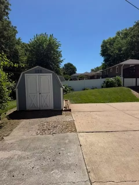 Exterior - 15218 E 33rd St, Independence, MO 64055 photo 4 of 6