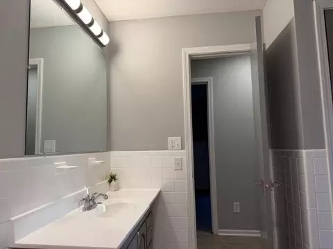 Bath - 15218 E 33rd St, Independence, MO 64055 photo 2 of 3
