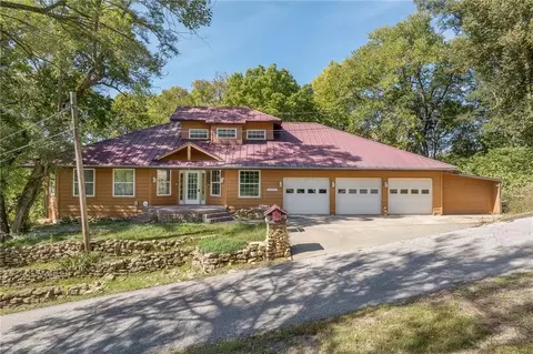 608 N 3rd St, Wathena, KS 66090