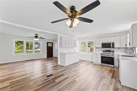 8319 W 77th St, Overland Park, KS 66204