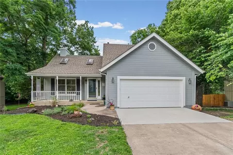10526 N Central St, Kansas City, MO 64155