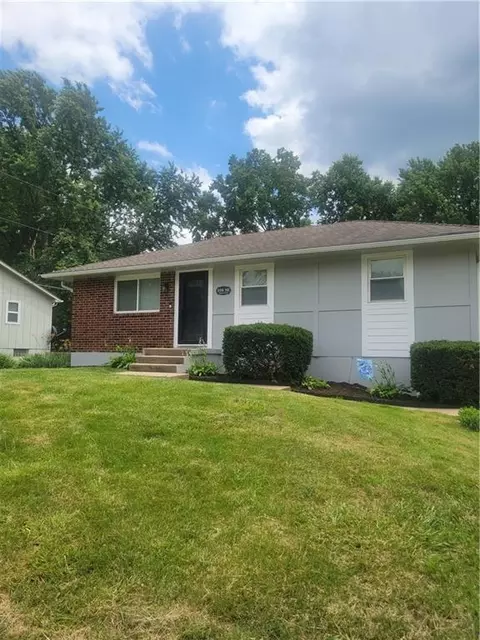 104 SE Kingscross Rd, Blue Springs, MO 64014