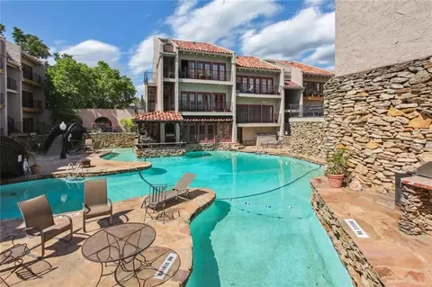 1111 W 46 St #2, Kansas City, MO 64112