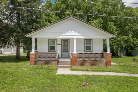 2501 Excello Dr, Saint Joseph, MO 64503