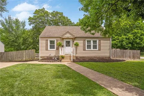 5549 Caenen St, Shawnee, KS 66216