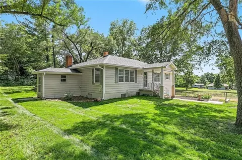 Exterior - 339 W Oak St, Trimble, MO 64492 photo 3 of 6