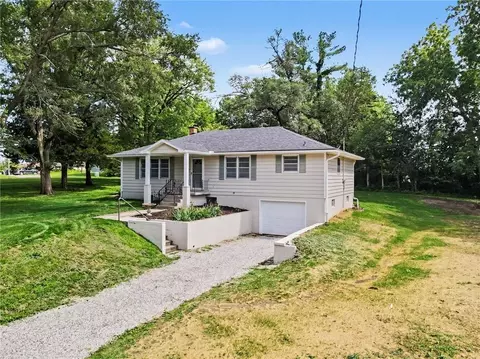 Exterior - 339 W Oak St, Trimble, MO 64492 photo 4 of 6