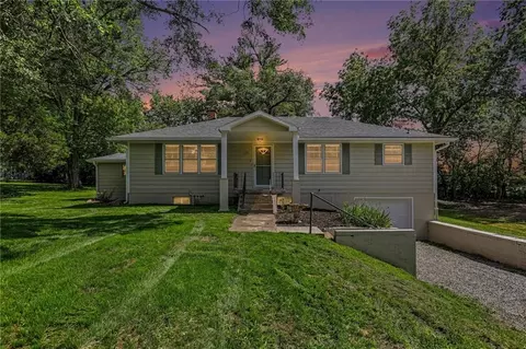 Exterior - 339 W Oak St, Trimble, MO 64492 photo 1 of 6