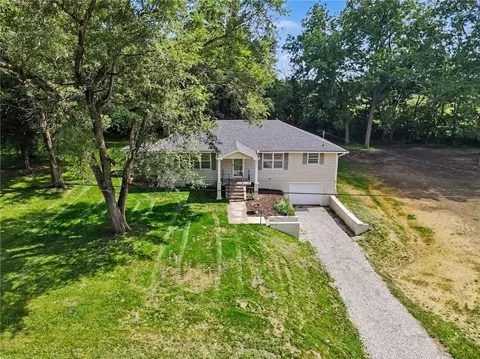 339 W Oak St, Trimble, MO 64492