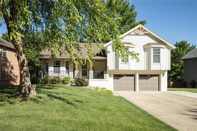 304 SE Brownfield Dr, Lees Summit, MO 64063