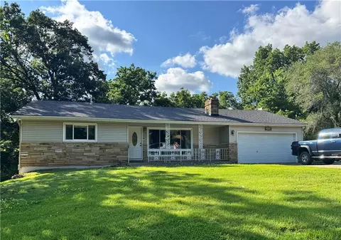 6826 N Baltimore Ave, Gladstone, MO 64118