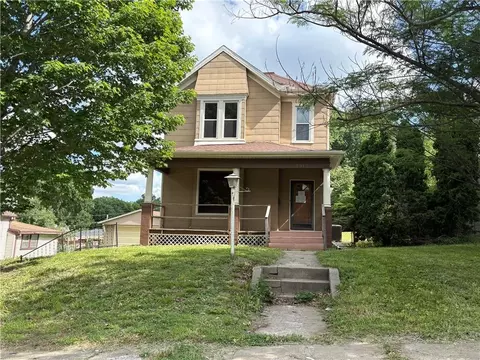 1913 Holman St, Saint Joseph, MO 64501