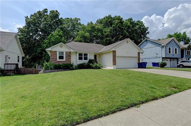 816 NE Bristol Dr, Lees Summit, MO 64086