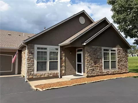 11263 S Summit St #2402, Olathe, KS 66062