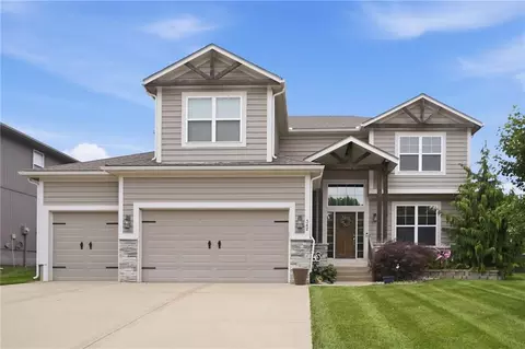 342 SE Highland Park Dr, Lees Summit, MO 64063