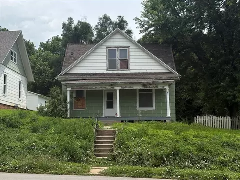 3205 S 22nd St, Saint Joseph, MO 64503