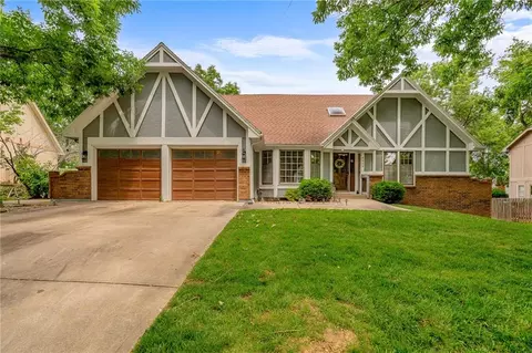 8408 W 115th St, Overland Park, KS 66210