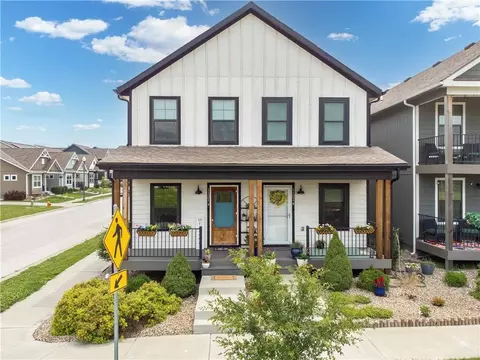 1121 S Minton Rd #A, Independence, MO 64056