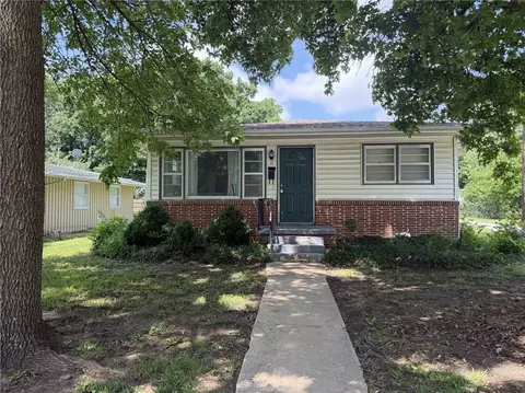 15 S Rutter Ave, Chanute, KS 66720