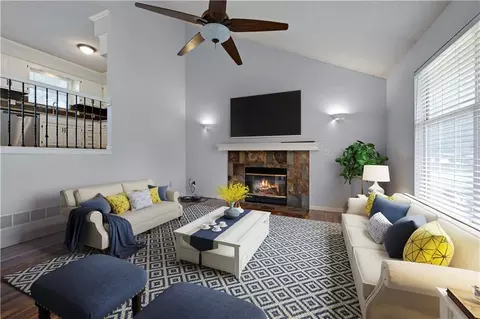 2400 NE Dale Hunter Dr, Lees Summit, MO 64086