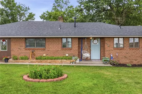5 Sunset Ln, Paola, KS 66071
