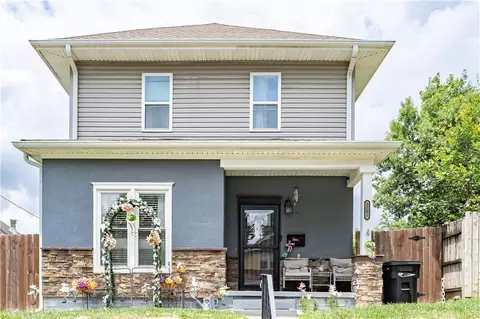 2205 Lovers Ln, St Joseph, MO 64485