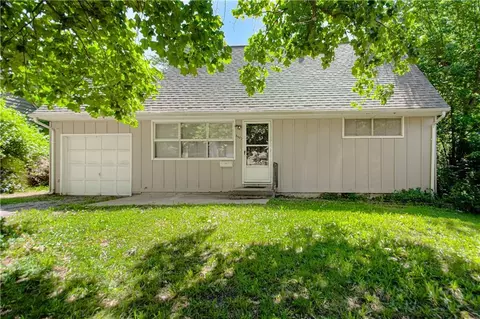 8603 Corrington Ave, Kansas City, MO 64138